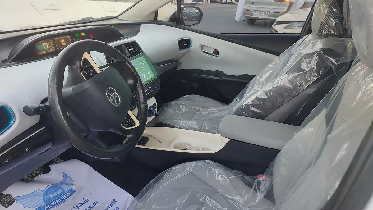 Toyota Prius Iconic 2017 GCC Specs-17-17