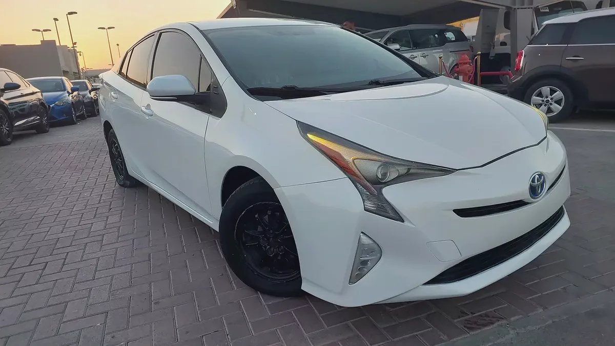 Toyota Prius Iconic 2017 GCC Specs