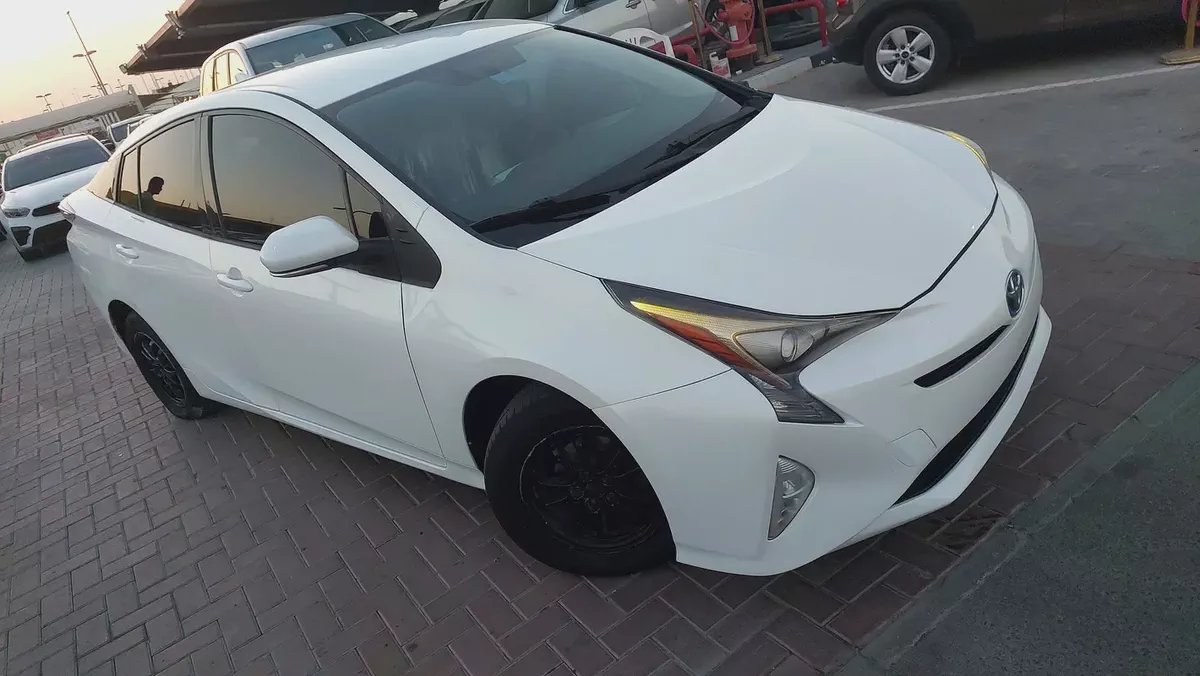 Toyota Prius Iconic 2017 GCC Specs-1-1