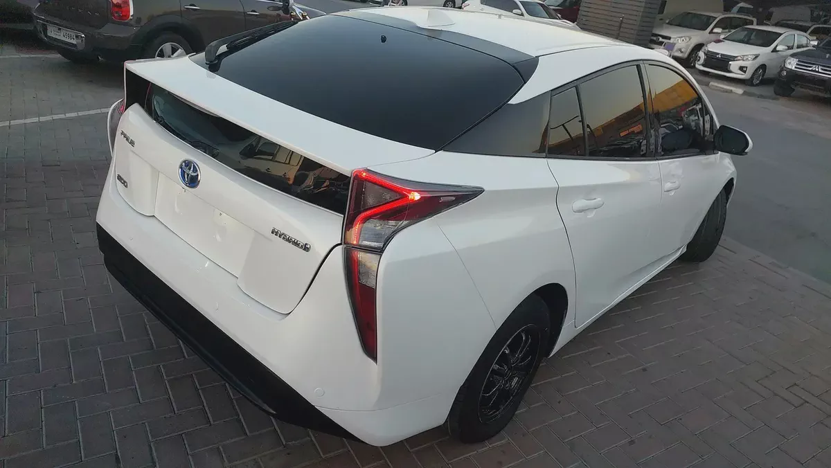 Toyota Prius Iconic 2017 GCC Specs-5-5