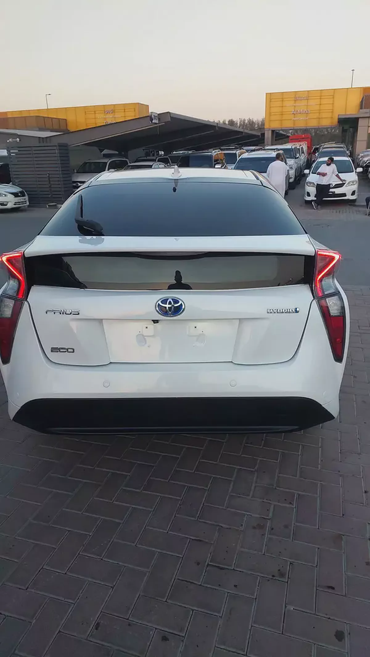 Toyota Prius Iconic 2017 GCC Specs-6-6
