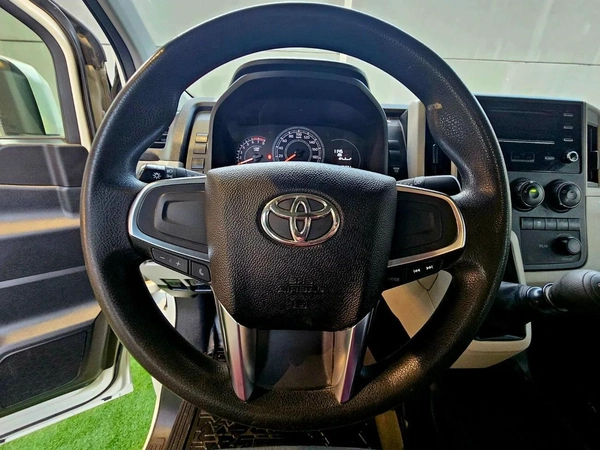 Toyota Hiace GL PASSENGER/ PATROL MANUAL/ 3.5 V6/ LOW MILEAGE