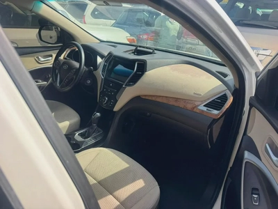 Hyundai Santa’s 2014 white color GcC calen car-3