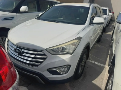 Hyundai Santa’s 2014 white color GcC calen car-6