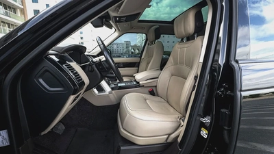 2018 | GCC Range Rover Vogue V6 HSE | Black | Low Mileage | Full service history-10