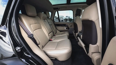 2018 | GCC Range Rover Vogue V6 HSE | Black | Low Mileage | Full service history-16