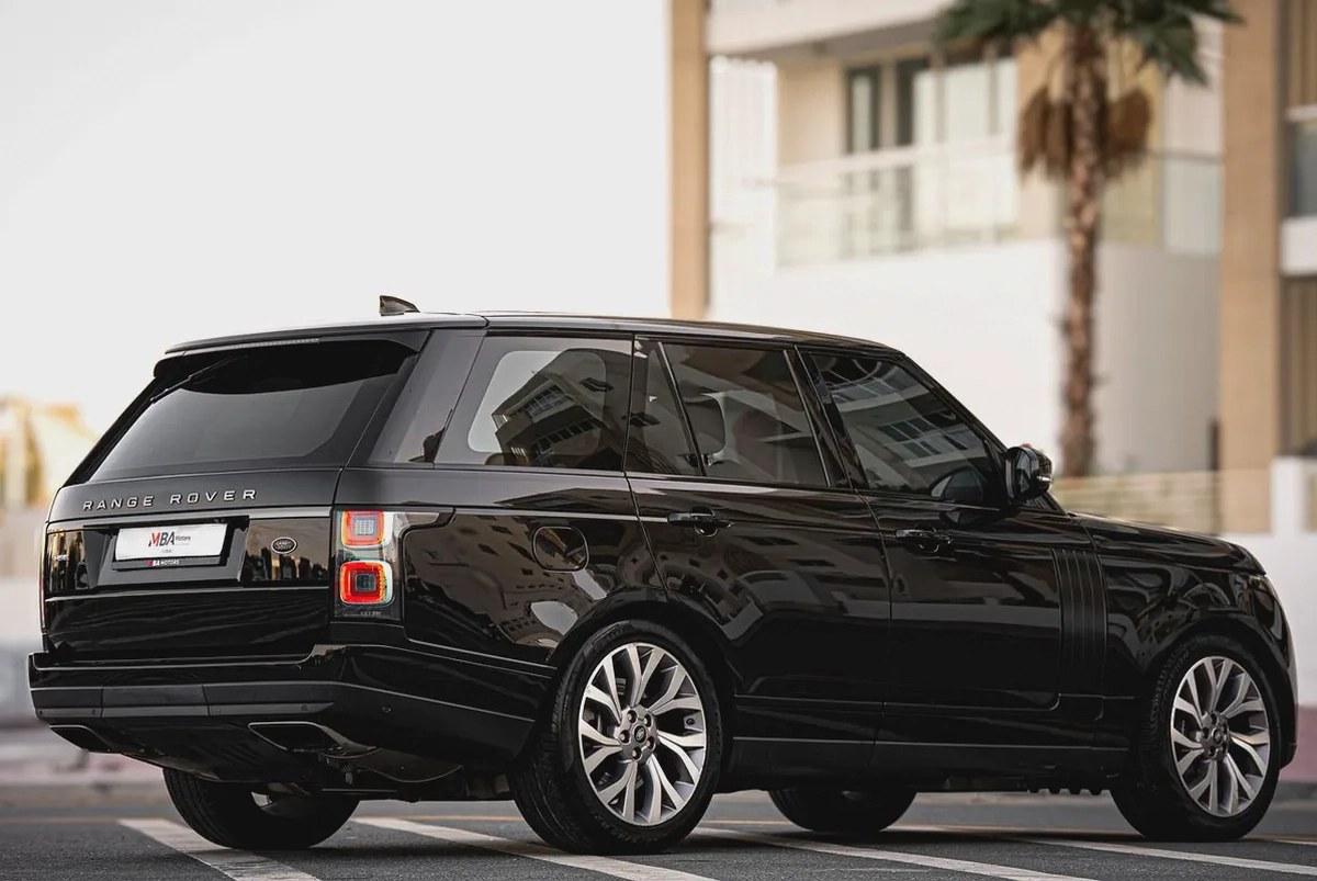 2018 | GCC Range Rover Vogue V6 HSE | Black | Low Mileage | Full service history-2-2