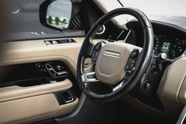 2018 | GCC Range Rover Vogue V6 HSE | Black | Low Mileage | Full service history