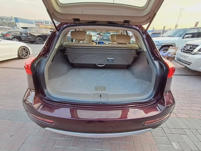 Infinite QX 50 Luxury (GCC) full options accident free single owner very well maintained-6