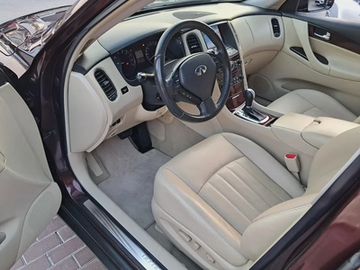 Infinite QX 50 Luxury (GCC) full options accident free single owner very well maintained-7