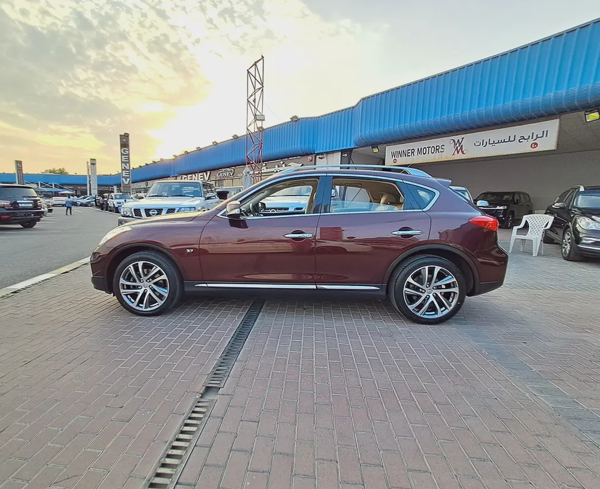 Infinite QX 50 Luxury (GCC) full options accident free single owner very well maintained-5-5