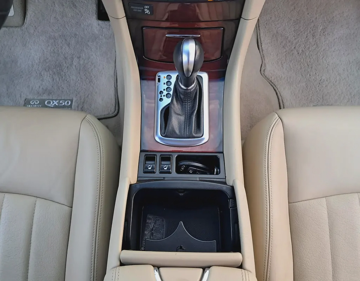 Infinite QX 50 Luxury (GCC) full options accident free single owner very well maintained-15-15