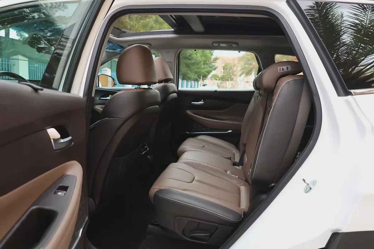 SANTA FE 2.5L ( COMFORT PLUS ) - GCC SPECS - UNDER WARRANTY UNTIL OCT 2028 - ACCIDENT FREE --17-17