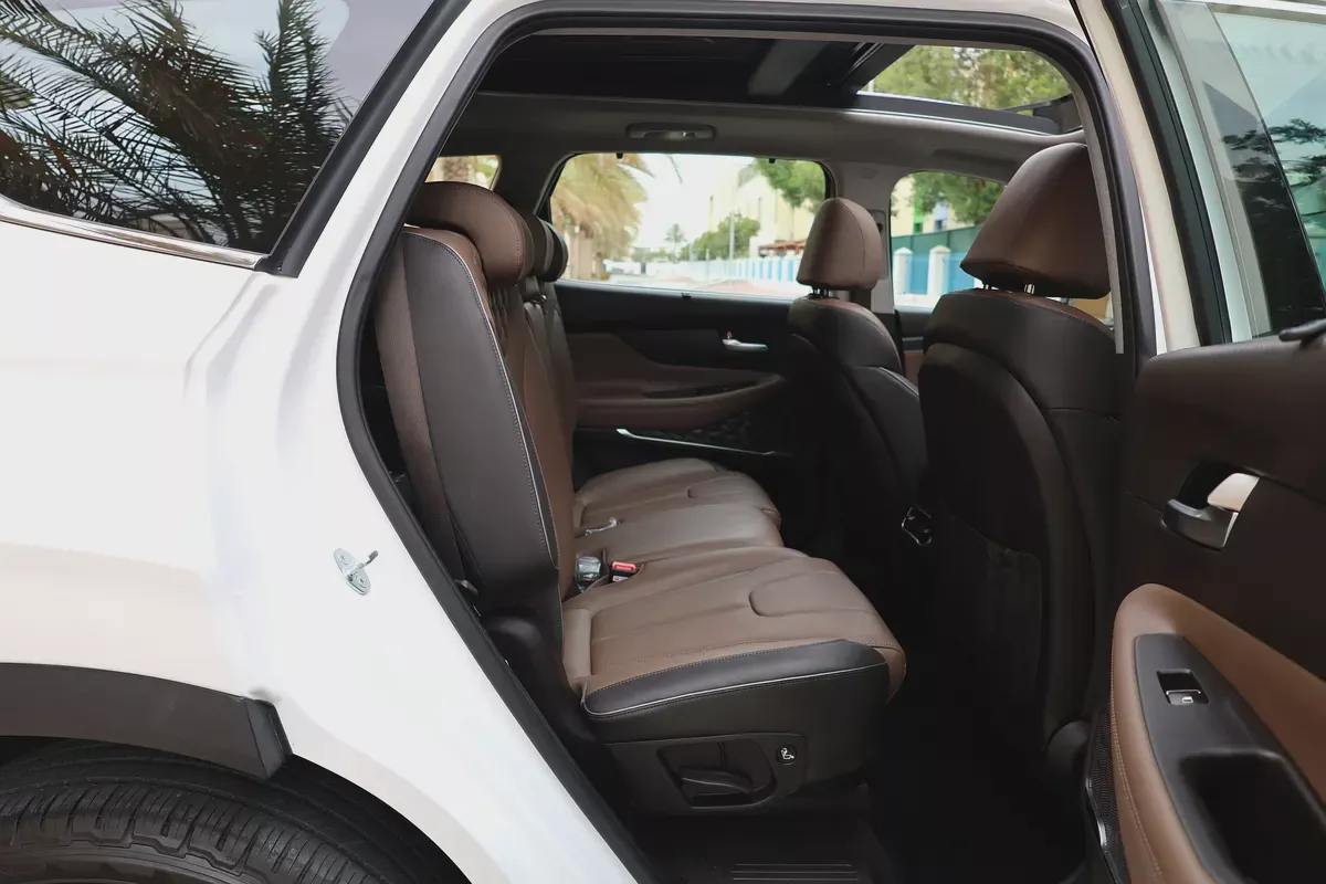 SANTA FE 2.5L ( COMFORT PLUS ) - GCC SPECS - UNDER WARRANTY UNTIL OCT 2028 - ACCIDENT FREE --18-18