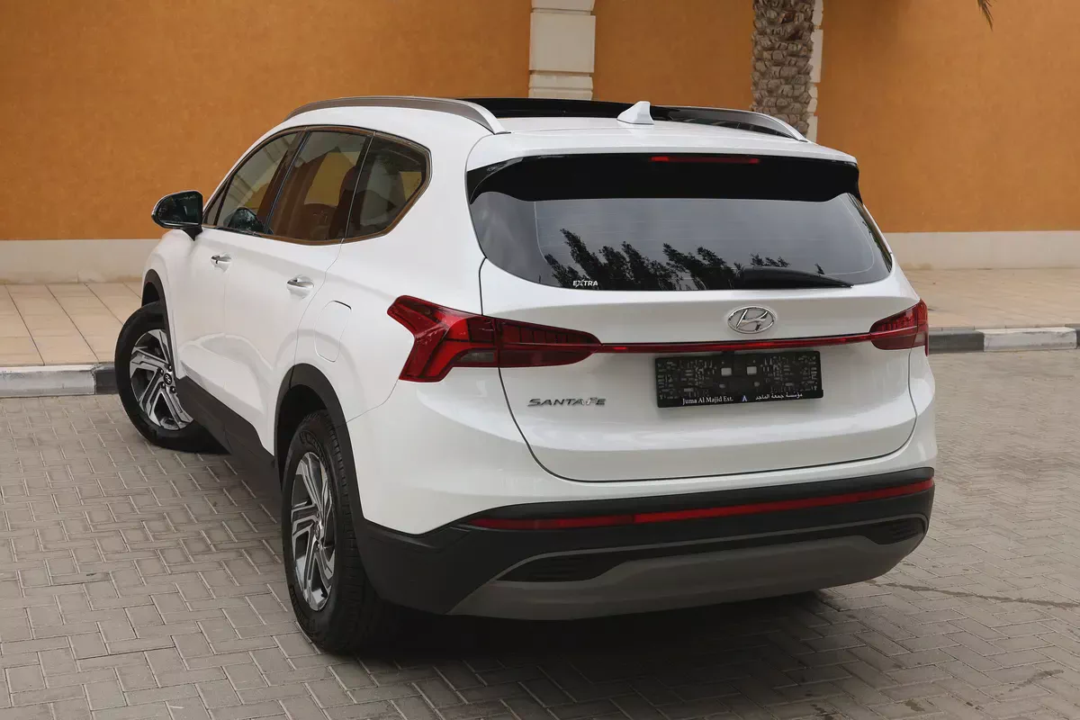 SANTA FE 2.5L ( COMFORT PLUS ) - GCC SPECS - UNDER WARRANTY UNTIL OCT 2028 - ACCIDENT FREE --4-4