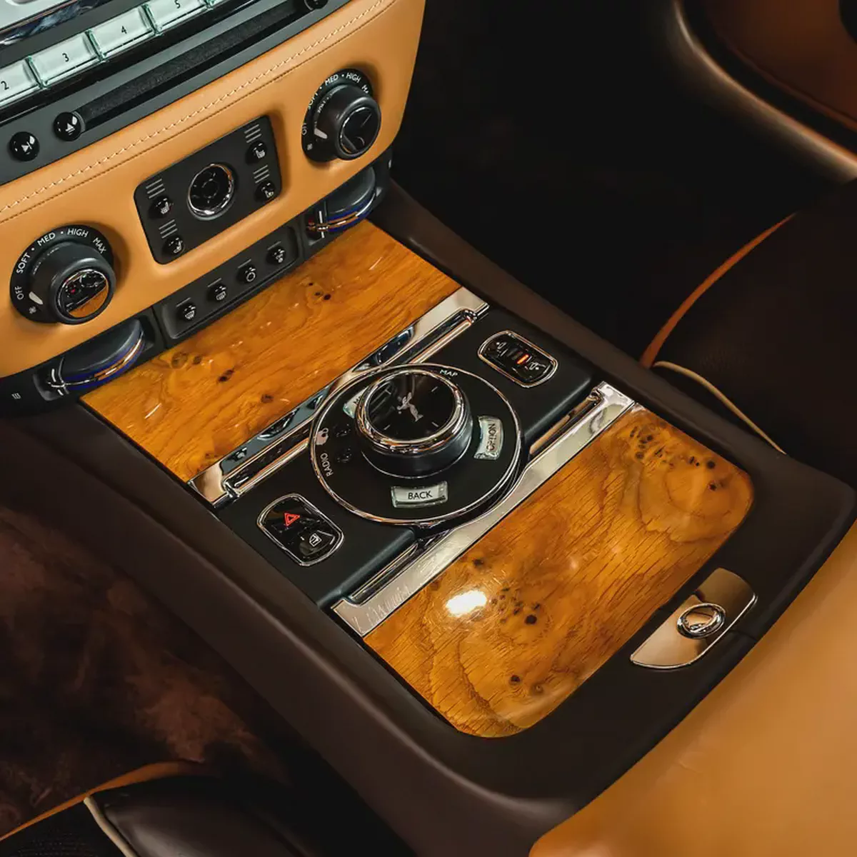 2017 | ROLLS ROYCE WRAITH  |  3 BUTTONS | STAR LIGHT | 45,000KM  | GCC-12-12