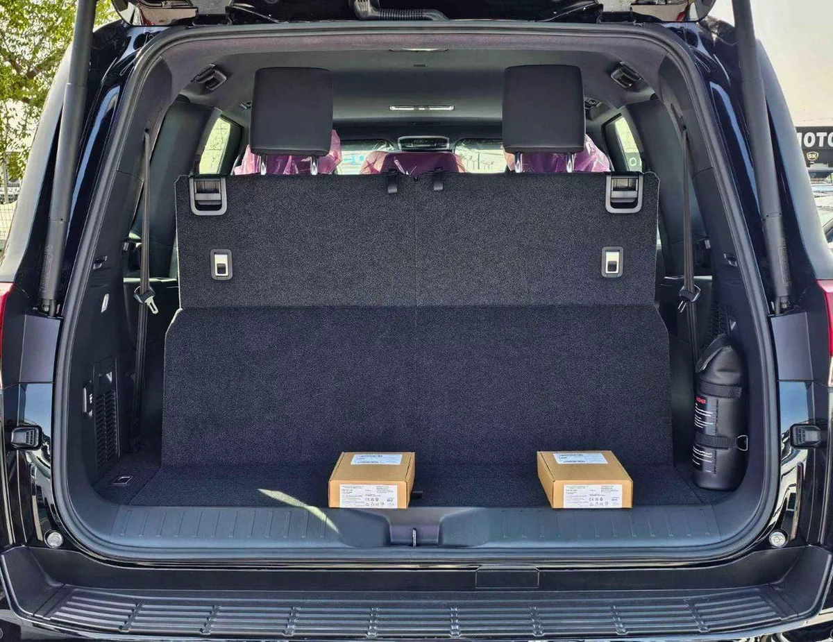 Toyota Land Cruiser GXR HIGH OPTION / 4.0L PETROL V6 / RADAR / REAR ENTERTAINMENT SCREENS  (CODE # GXR41H)-7-0