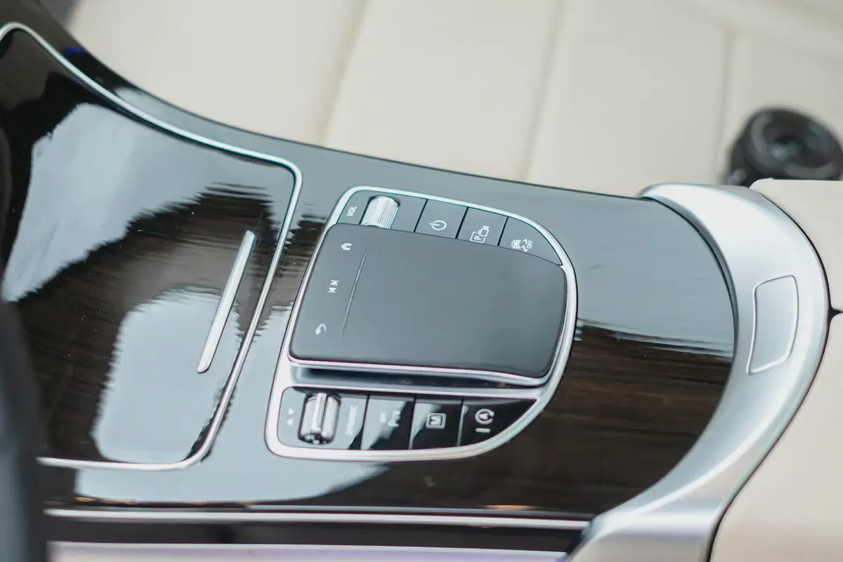 Mercedes-Benz GLC 300, 2020, American Specs-11-11