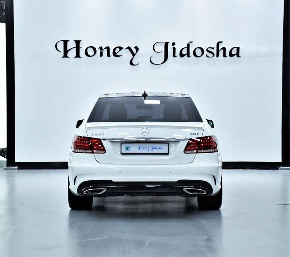 Mercedes Benz E500 ( 2016 Model ) in White Color GCC Specs