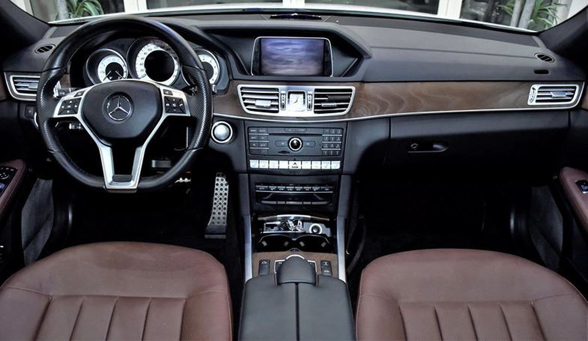 Mercedes Benz E500 ( 2016 Model ) in White Color GCC Specs