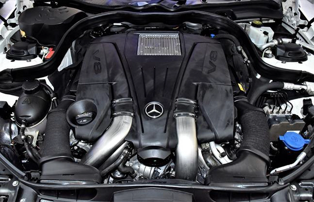 Mercedes Benz E500 ( 2016 Model ) in White Color GCC Specs