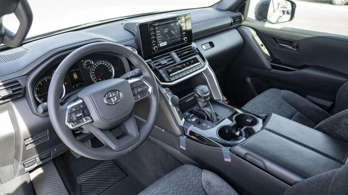 Toyota Land Cruiser (LHD) TOYOTA LAND CRUISER LC300 GXR 4.0P AT MY2025– GREY
