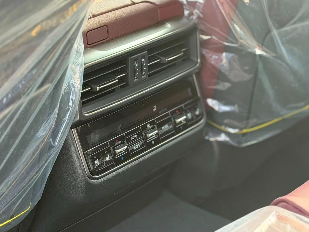 Lexus LX600 SIGNATURE Lexus lx600 3.5L Turbo sport  Model 2026  Oman spec  White - red-15-0