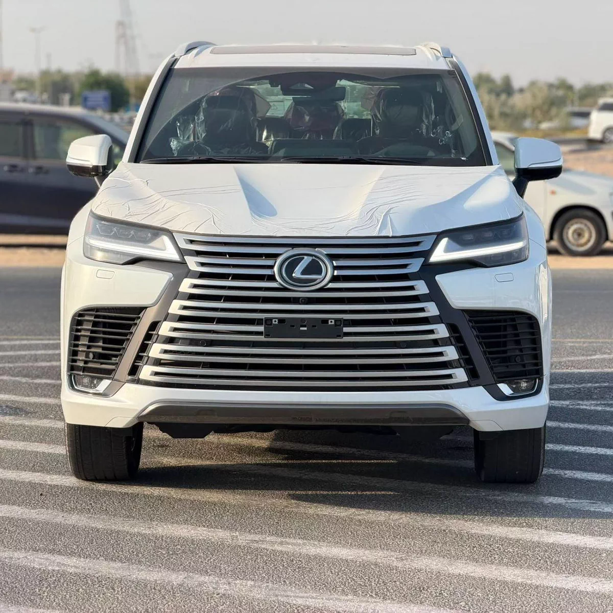 Lexus LX600 SIGNATURE Lexus lx600 3.5L Turbo sport Model 2026 Oman spec White - red