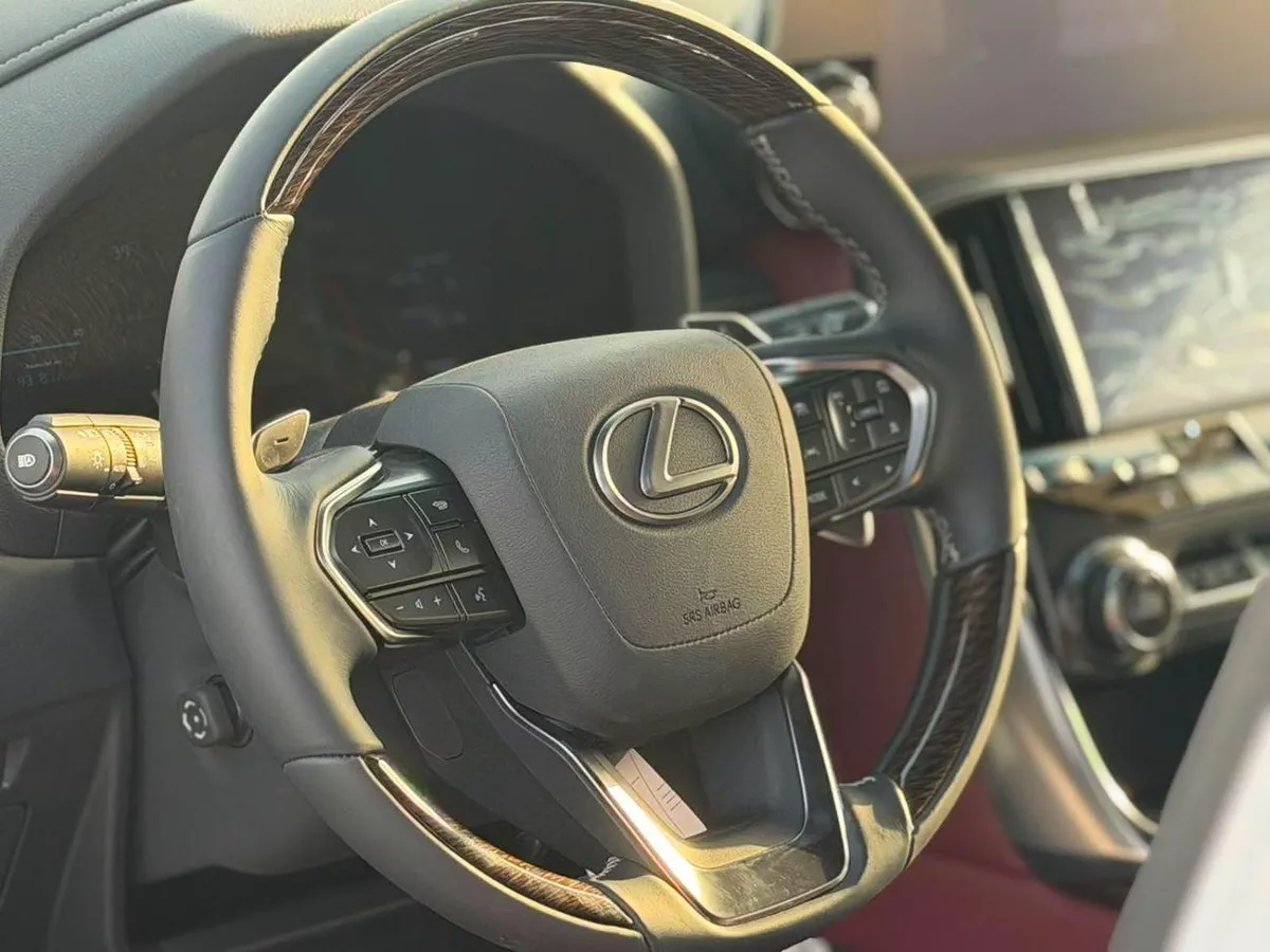 Lexus LX600 SIGNATURE Lexus lx600 3.5L Turbo sport  Model 2026  Oman spec  White - red-5-0