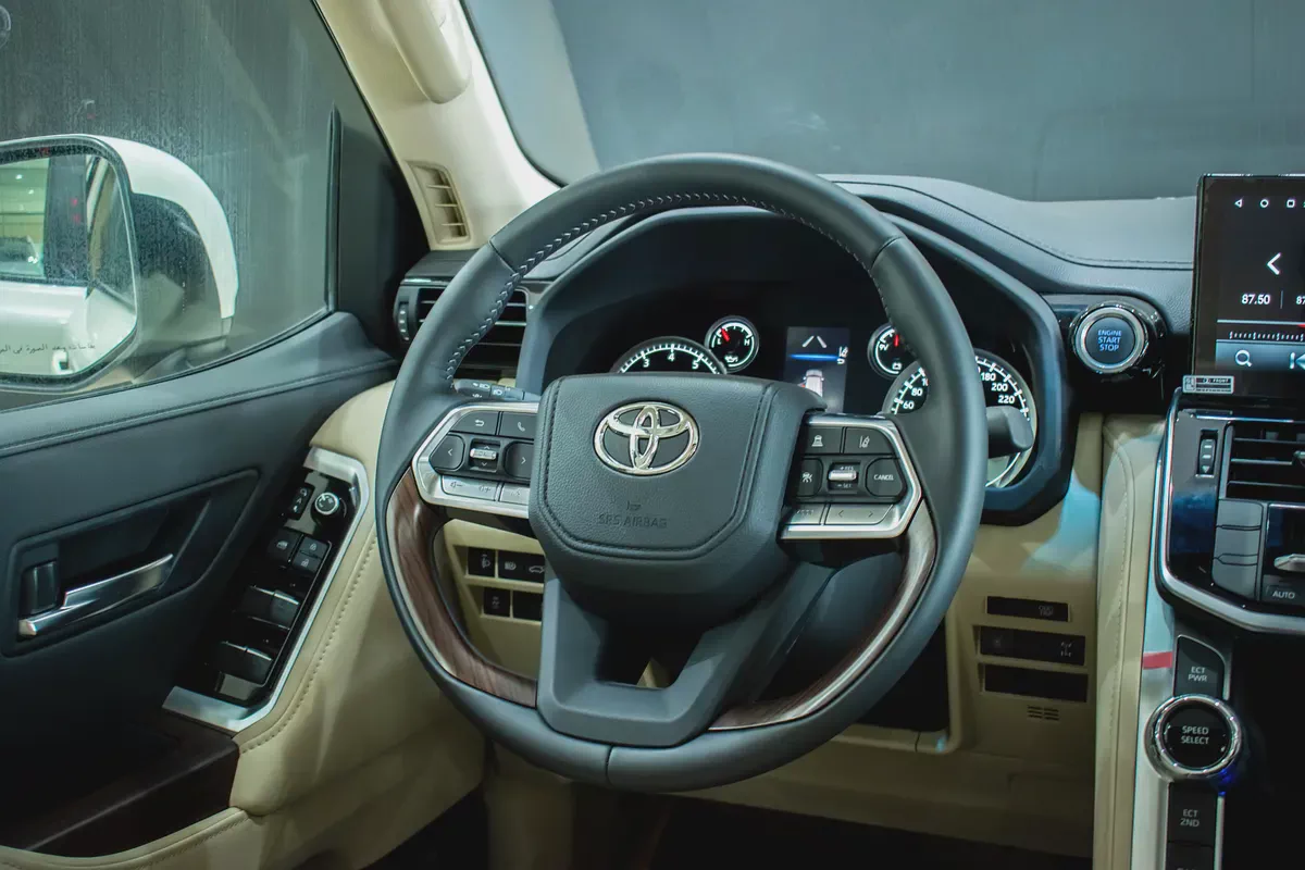 Toyota Land Cruiser GXR 2023 GCC Specs-11-11