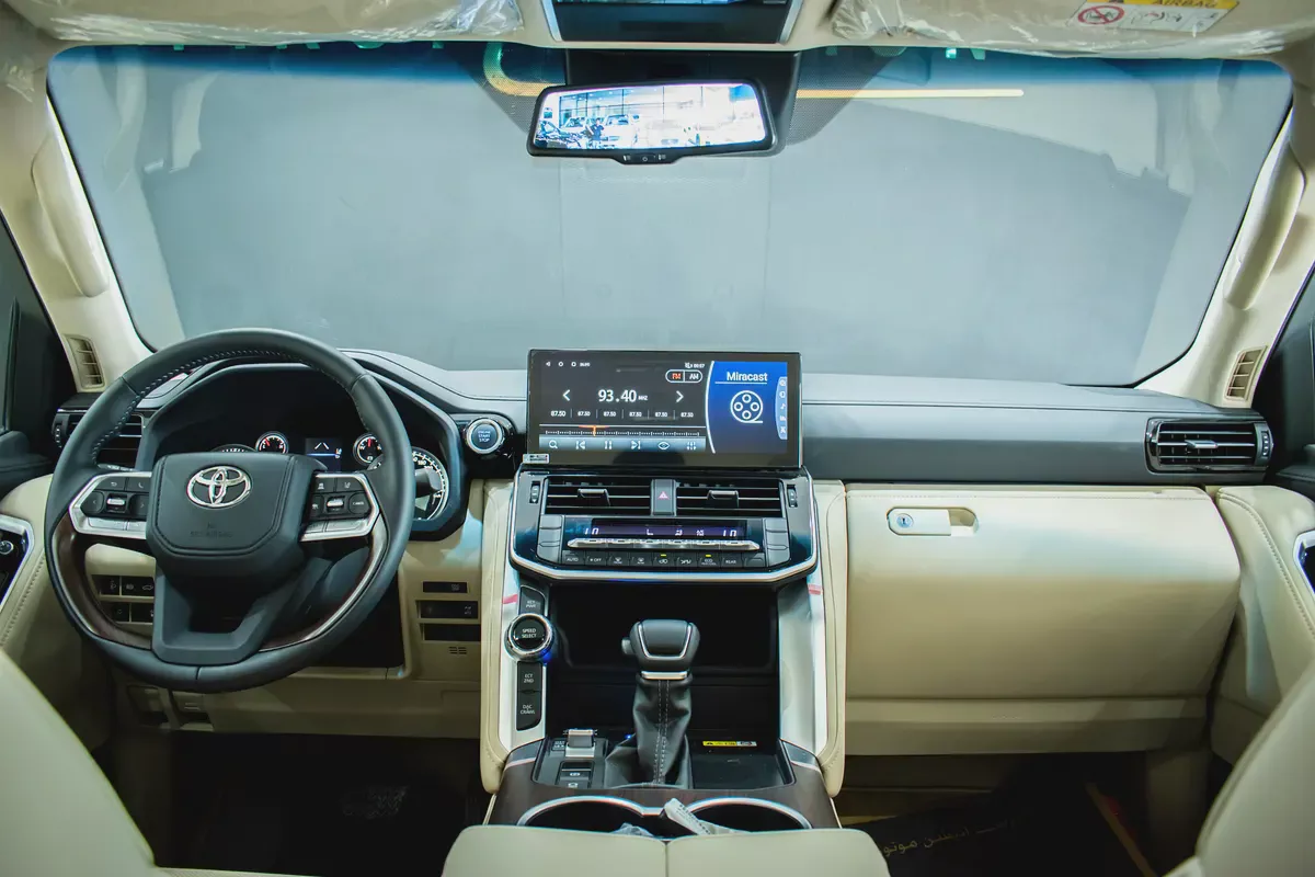 Toyota Land Cruiser GXR 2023 GCC Specs-12-12
