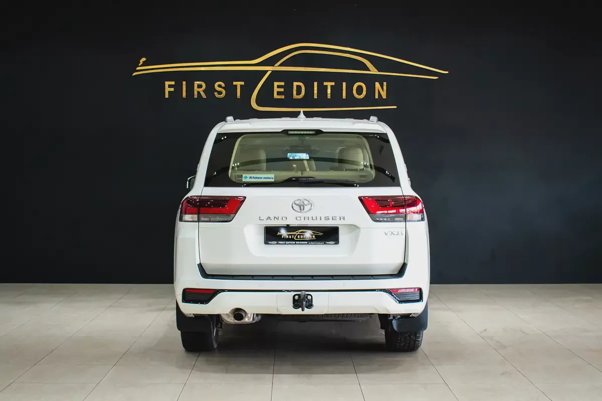 Toyota Land Cruiser GXR 2023 GCC Specs-5-5