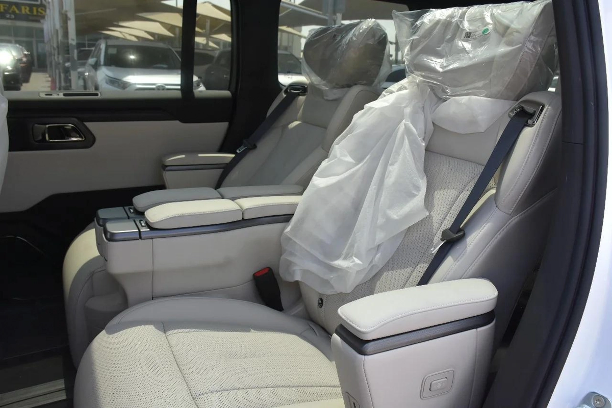 ROX 01 VIP SEATS WHITE INT 2025 | WHITE-23-23