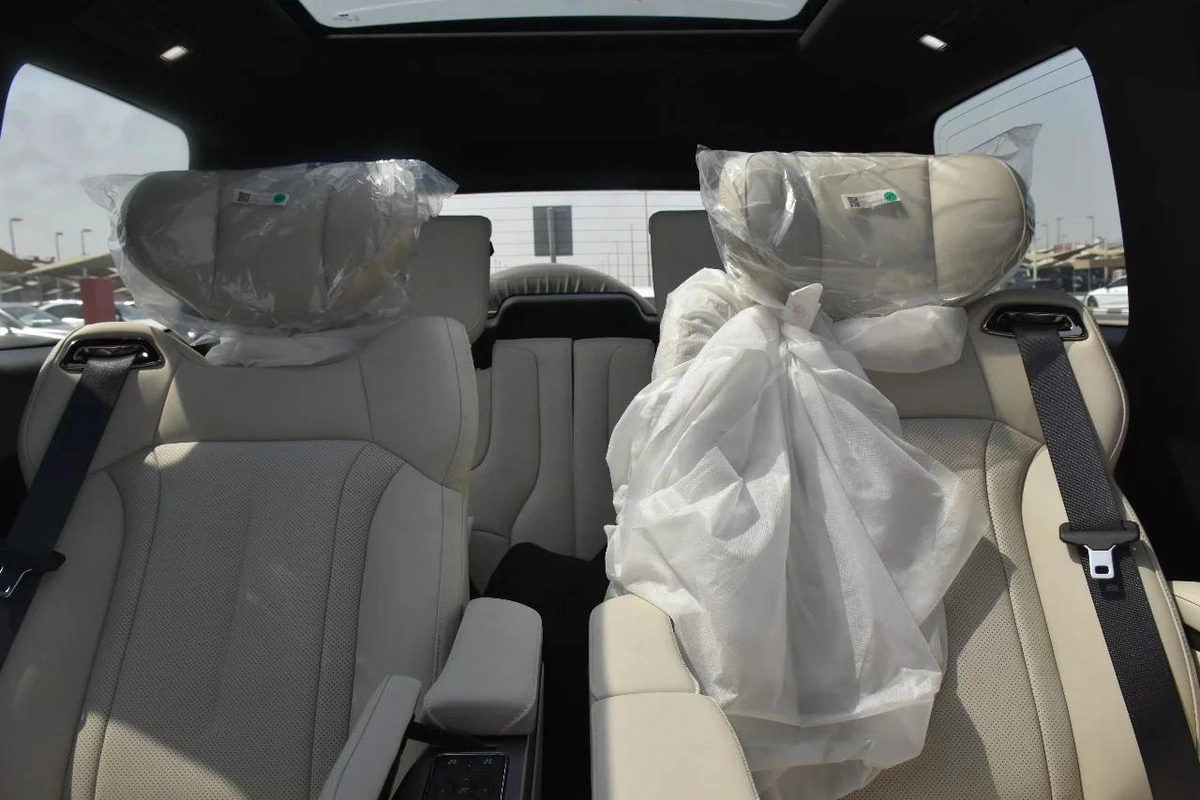 ROX 01 VIP SEATS WHITE INT 2025 | WHITE-3-3