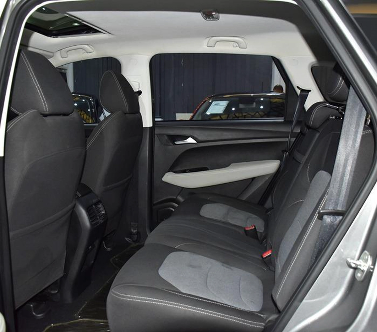 Chevrolet Captiva Premier ( 2023 Model ) in Grey Color GCC Specs
