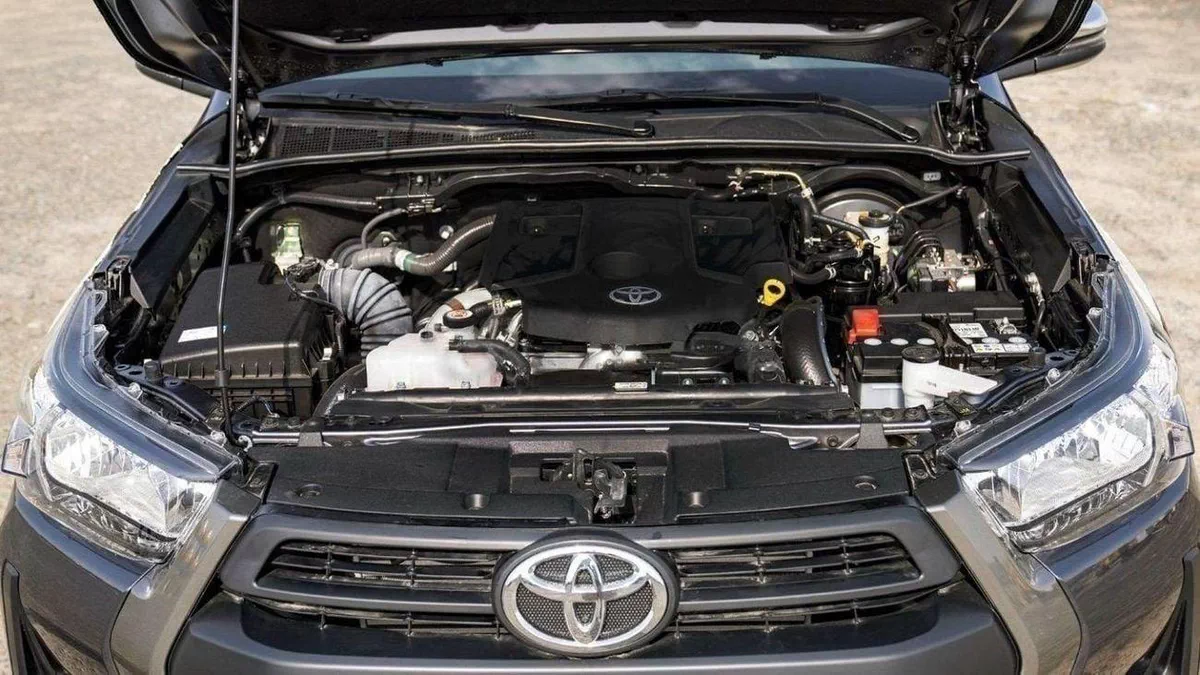 Toyota Hilux GL Toyota Hilux 2.4L Diesel AT 4x4 Mid Option 2025-16-0