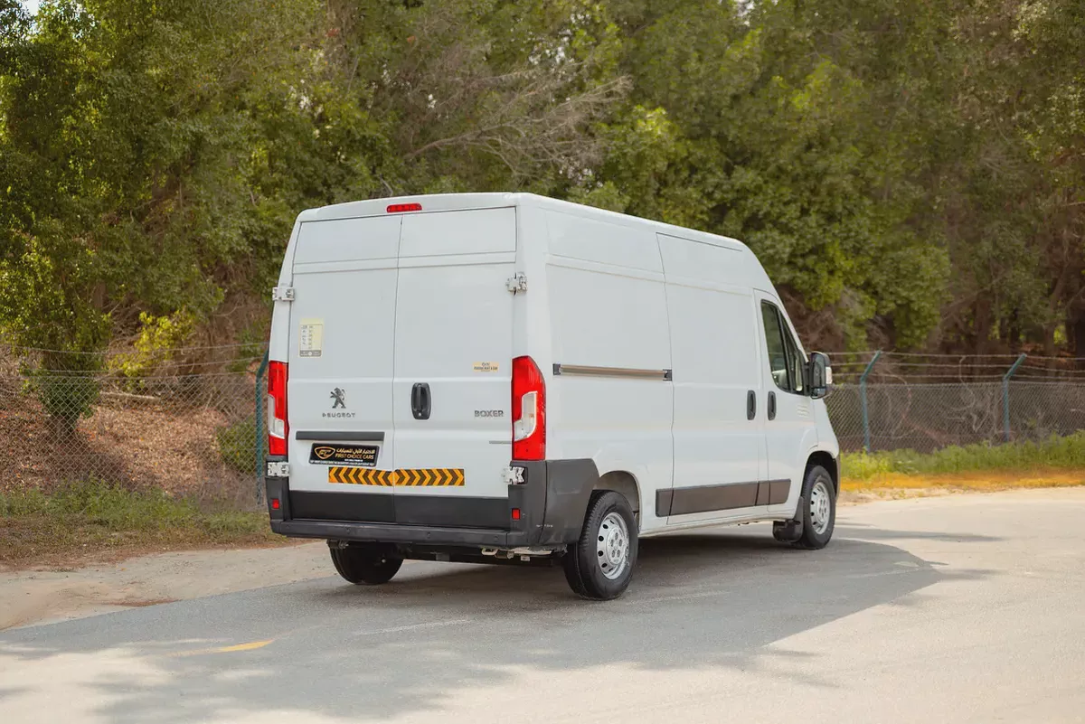 Peugeot Boxer Delivery Van | GCC Specs | Ref#P02696-2-2