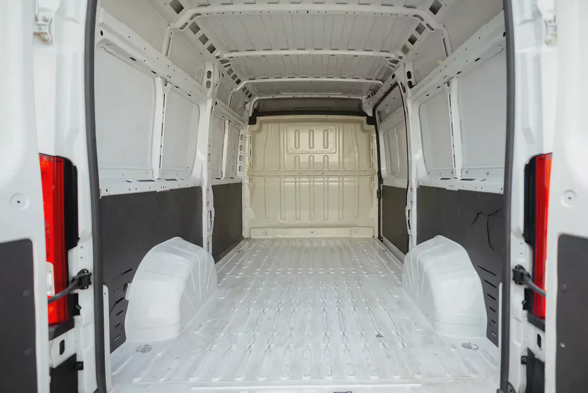 Peugeot Boxer Delivery Van | GCC Specs | Ref#P02696-5-5