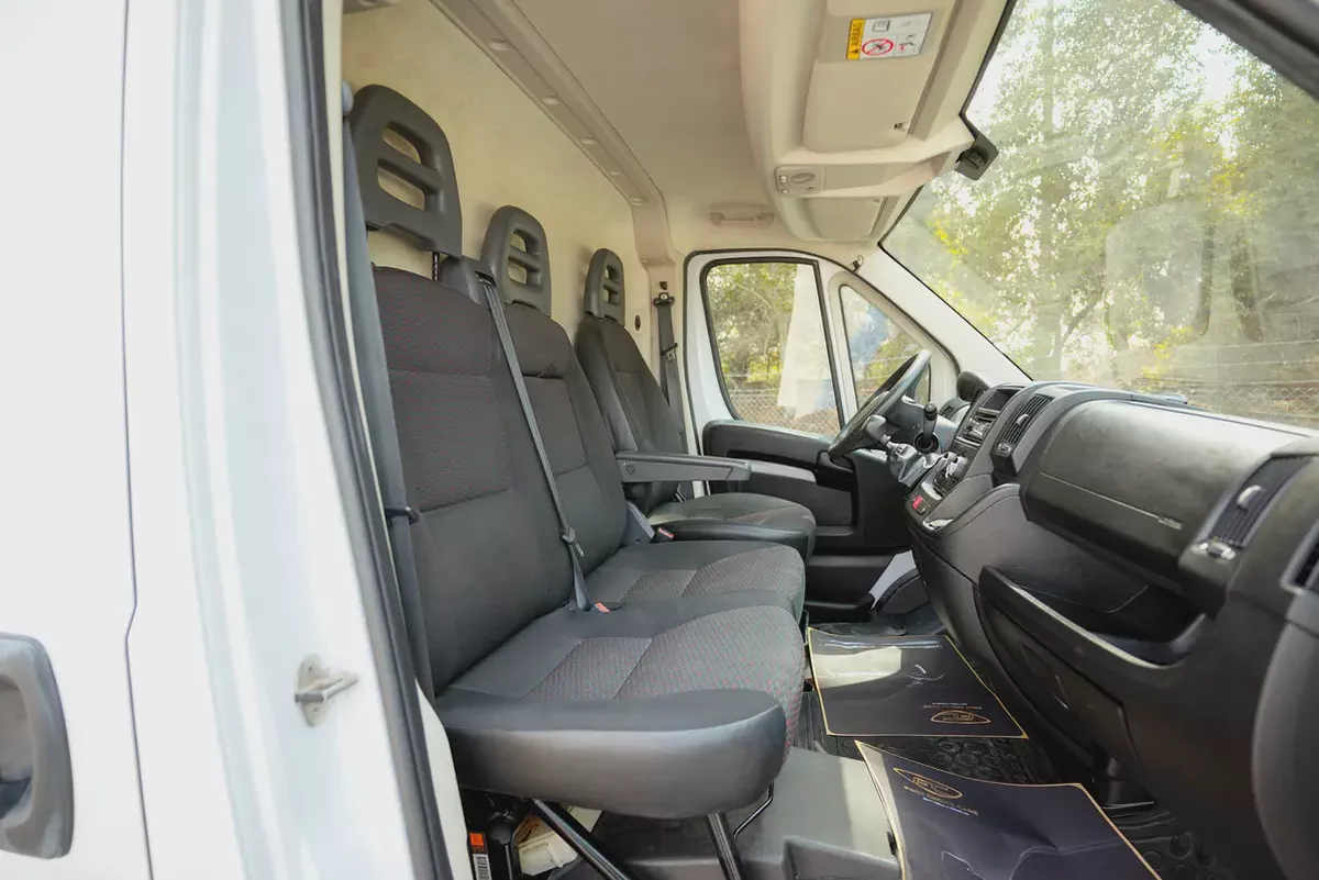Peugeot Boxer Delivery Van | GCC Specs | Ref#P02696-7-7