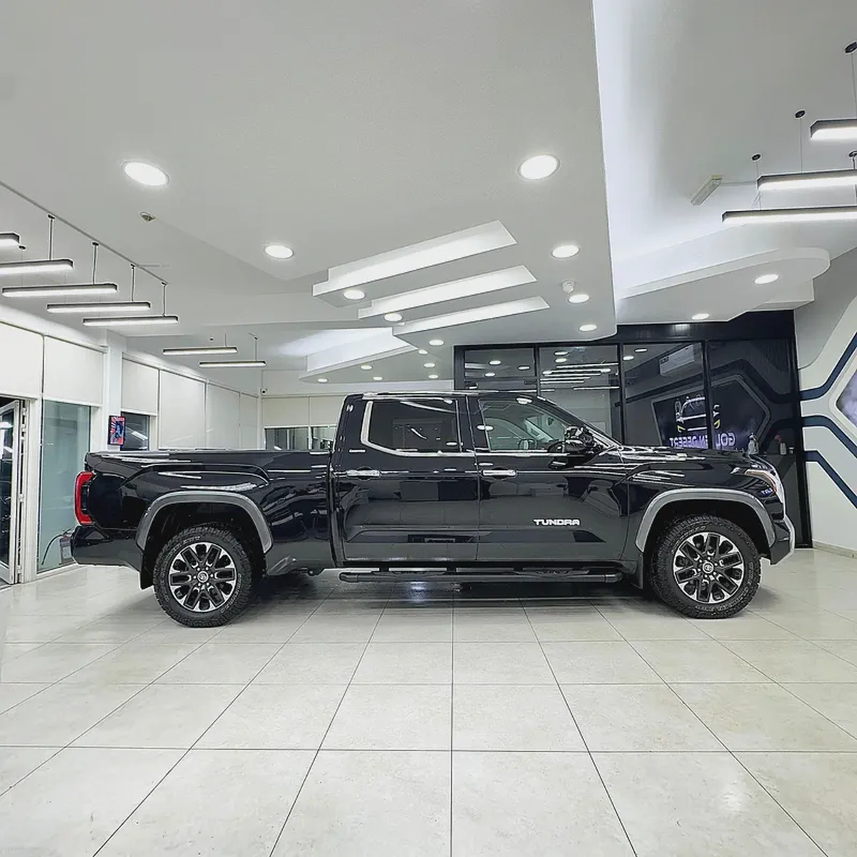 2023 Toyota Tundra Limited-3-3