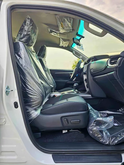 Toyota Fortuner SR5 TOYOTA FORTUNER SR5 || 4.0L V6 PETROL / FRONT PWR SEATS / PUSH START/DIFF LOCK AUTO A/C (CODE#F6HA)-11