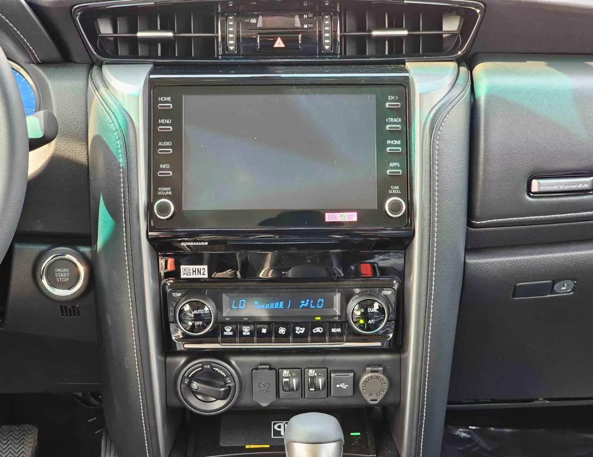 Toyota Fortuner SR5 TOYOTA FORTUNER SR5 || 4.0L V6 PETROL / FRONT PWR SEATS / PUSH START/DIFF LOCK AUTO A/C (CODE#F6HA)-15-0