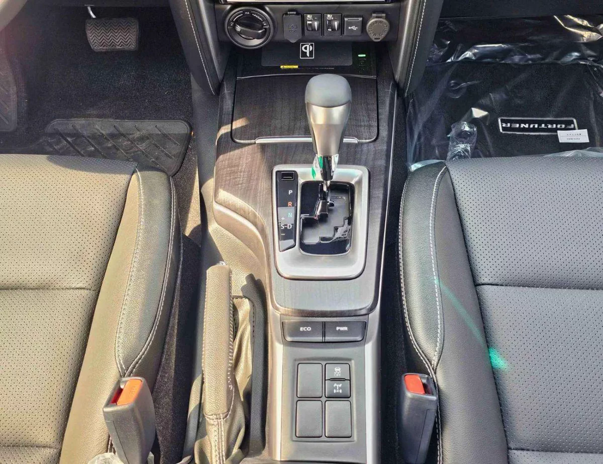 Toyota Fortuner SR5 TOYOTA FORTUNER SR5 || 4.0L V6 PETROL / FRONT PWR SEATS / PUSH START/DIFF LOCK AUTO A/C (CODE#F6HA)-23-0