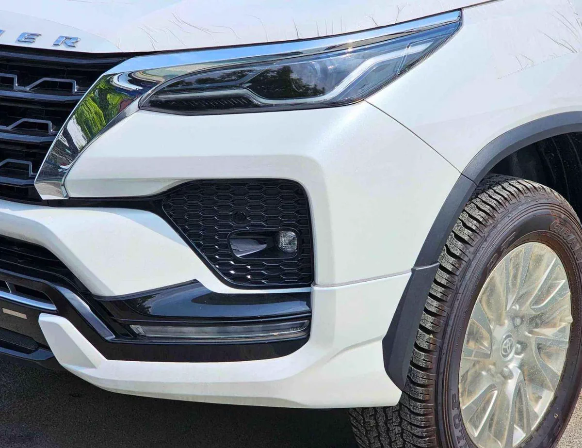 Toyota Fortuner SR5 TOYOTA FORTUNER SR5 || 4.0L V6 PETROL / FRONT PWR SEATS / PUSH START/DIFF LOCK AUTO A/C (CODE#F6HA)-8-0