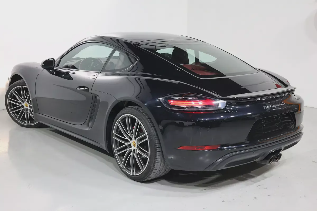 Porsche Cayman S 2018 | GCC Specs | FULL SERVICE HISTORY I PERFECT CONDATION I ACCIDENTS FREE-3-3