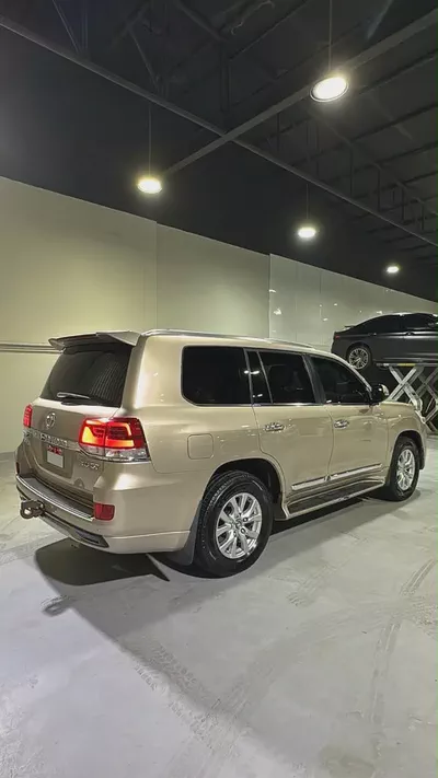 Toyota Land Cruiser VXR 2017 GCC Specs V8 Full Option-2
