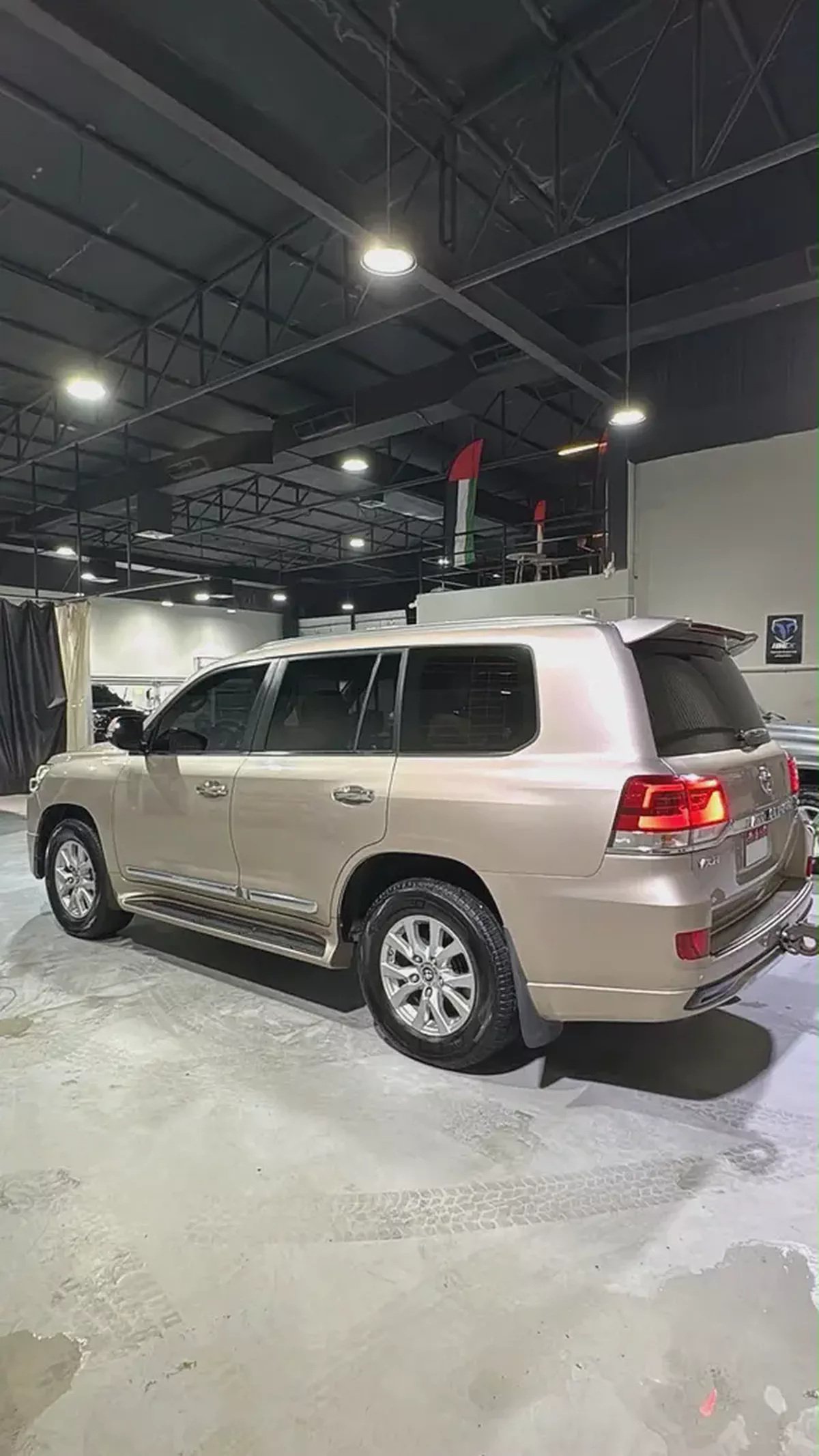 Toyota Land Cruiser VXR 2017 GCC Specs V8 Full Option-3-3