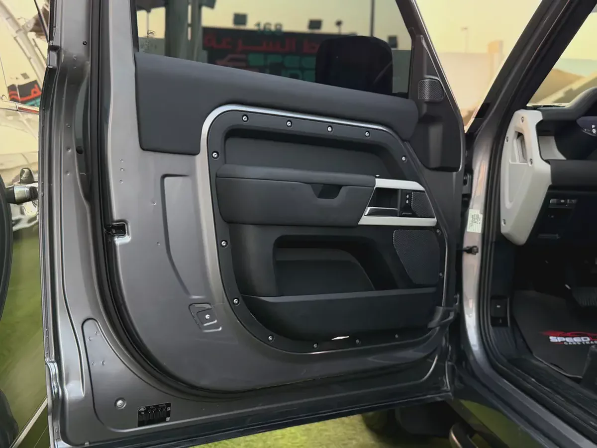 2022 Land Rover Defender 90 SE P300 | GCC Specs | Pristine Condition-10-10