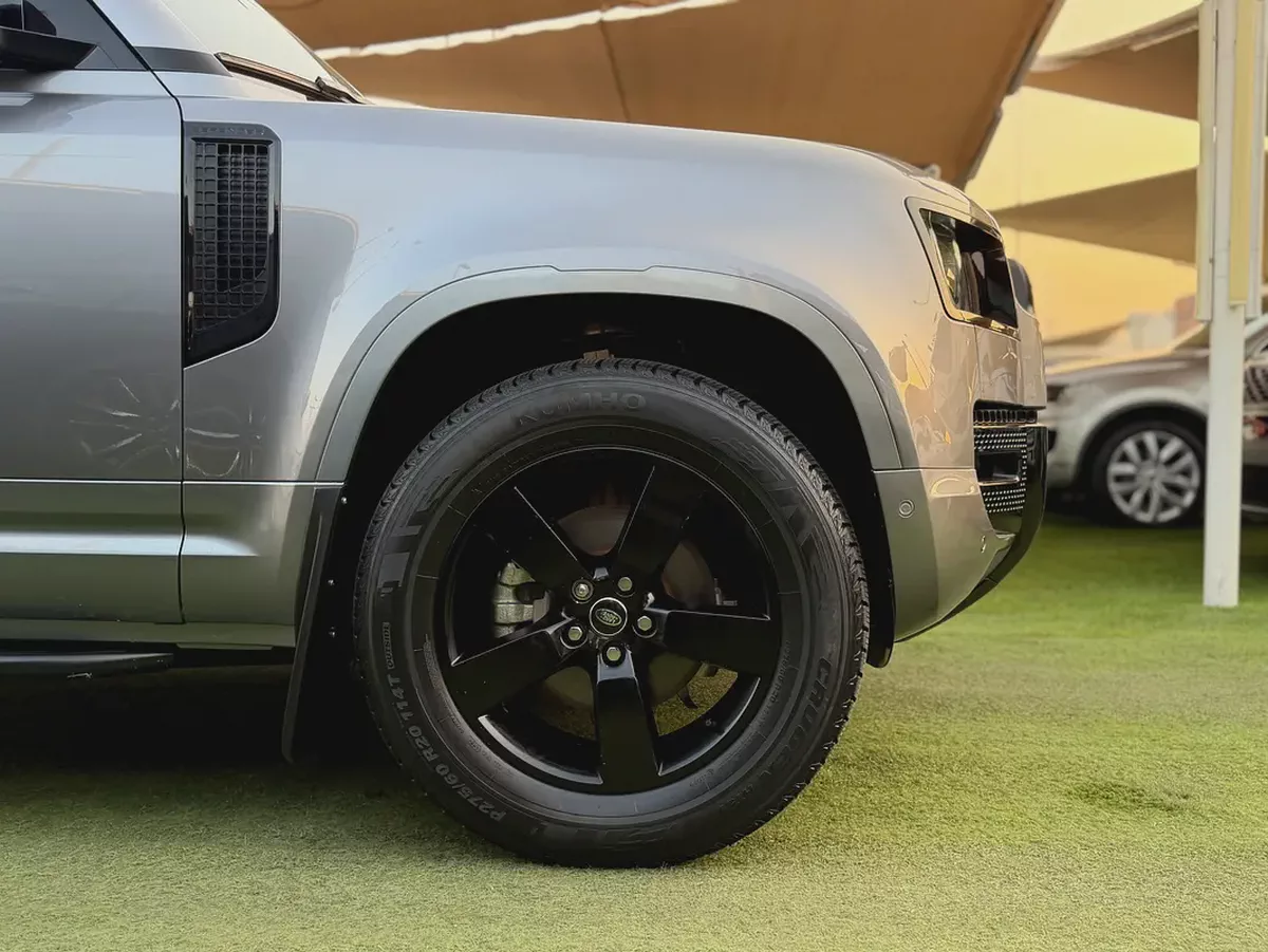 2022 Land Rover Defender 90 SE P300 | GCC Specs | Pristine Condition-6-6