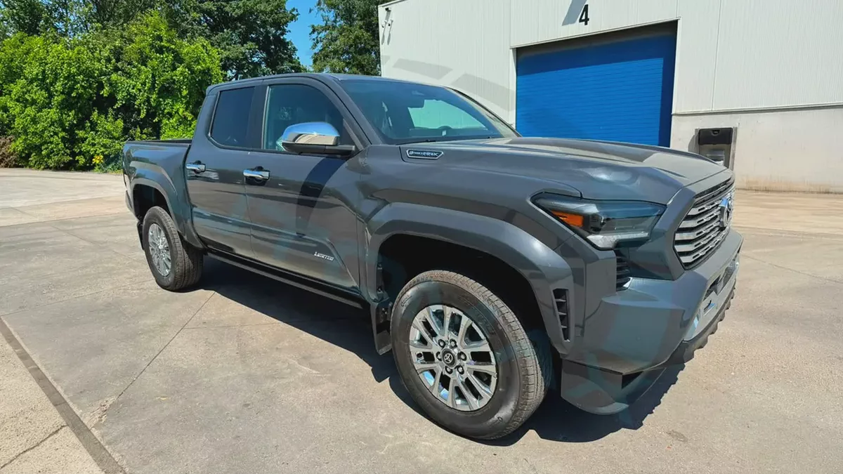 ( Only For Export ) 2026/2026 Toyota Tacoma Limited i-Force Max 2.4T Hybrid 4x4 BRAND NEW-3-3